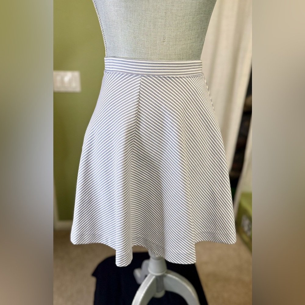 🌸UNIQLO NWT skirt. Size XS. WSKIRT01.